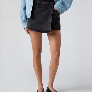 LEVIS BLACK DENIM MINI SKORT